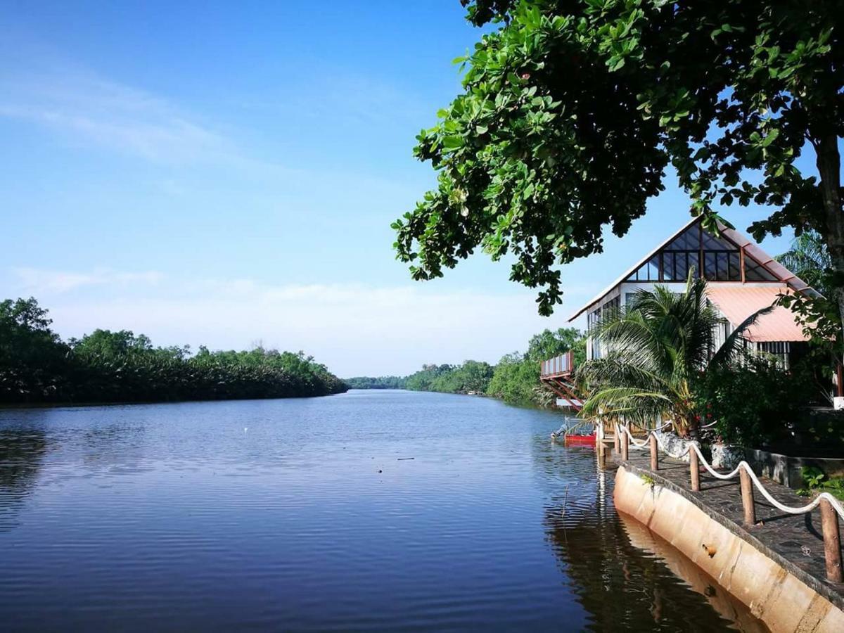 Homestay Ala Riverview Lodge Kota Bharu Exterior photo